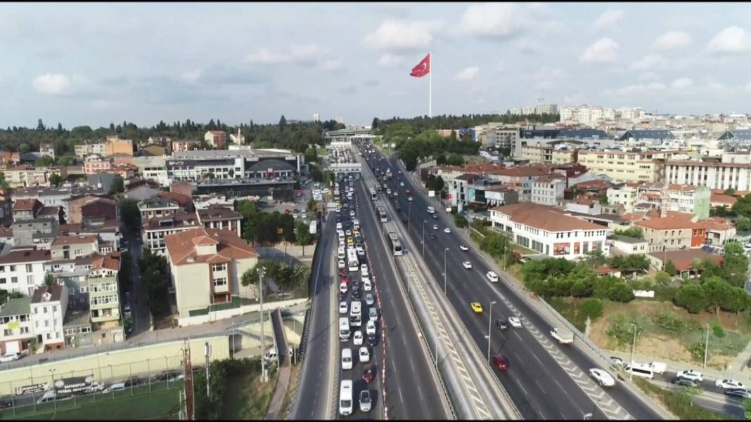 Haliç Köprüsü'nde asfalt yenileme çalışması başladı; trafik yoğunluğu oluştu 17